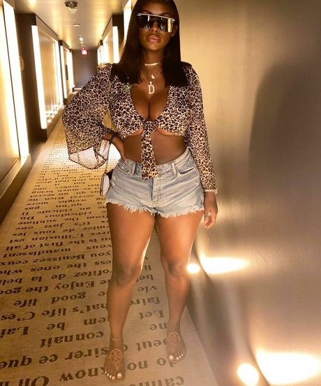 Alaston vuotanut OnlyFans-kuva Nonniebaby