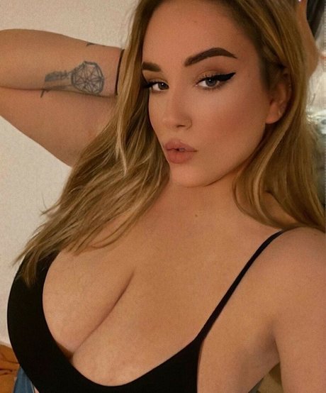 Naken läckt OnlyFans-bild av Emily Gillick