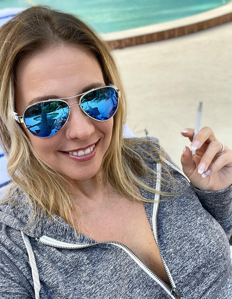 Ellelyonexclusive