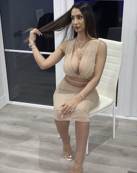 Nahá fotka uniklých OnlyFans od Payvand Mesbah