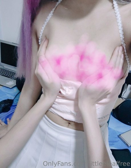 Naakte gelekte OnlyFans-foto van Littleeleaffree
