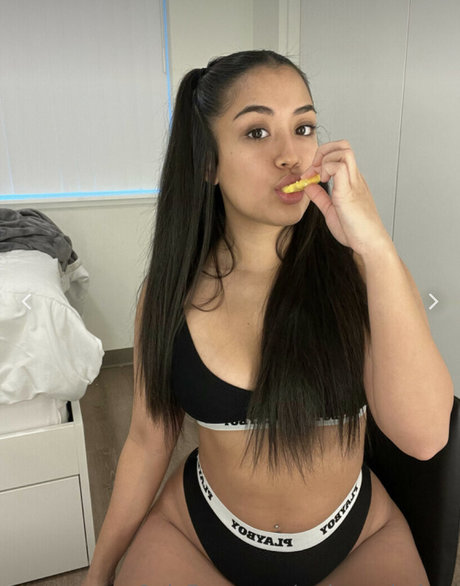 Nahá fotka uniklých OnlyFans od Aaliyahrmorales