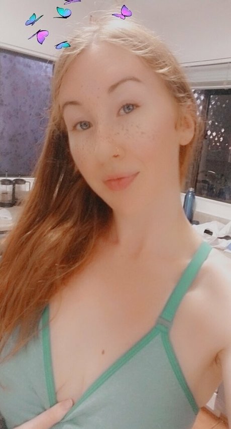 Foto desnuda filtrada de OnlyFans de Ellierowynfans