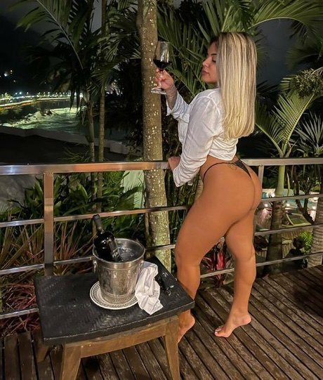 Naken läckt OnlyFans-bild av Lays Peace
