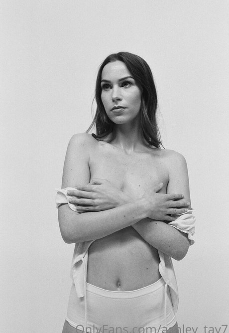 Обнаженная фотография утечки OnlyFans от Ashleytay7