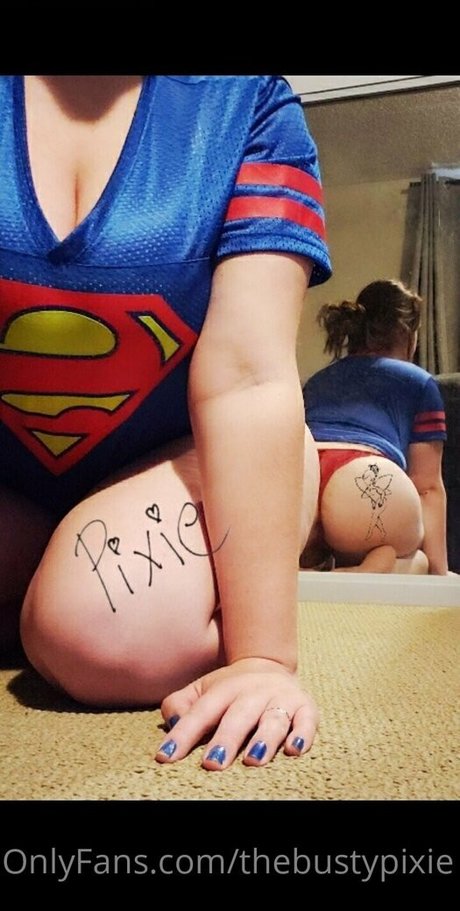 Naken läckt OnlyFans-bild av Thebustypixie