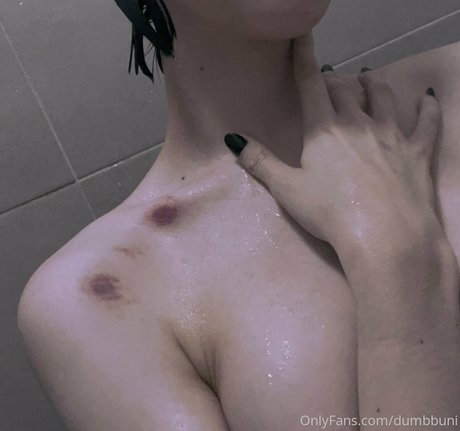 Alasti lekkinud OnlyFans-i pilt Dumbbuni