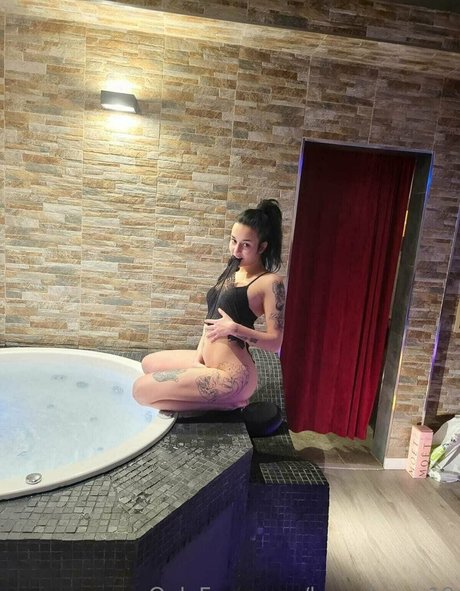 Naken läckt OnlyFans-bild av Luucyluucy19