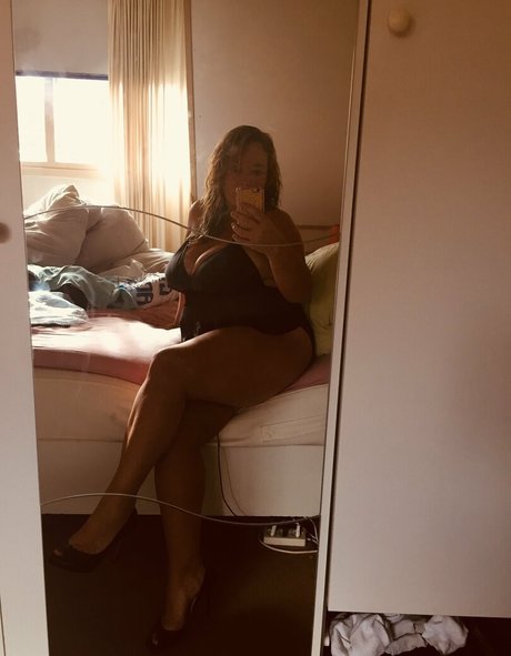 Dutchcurvesinheels OnlyFans泄露裸照