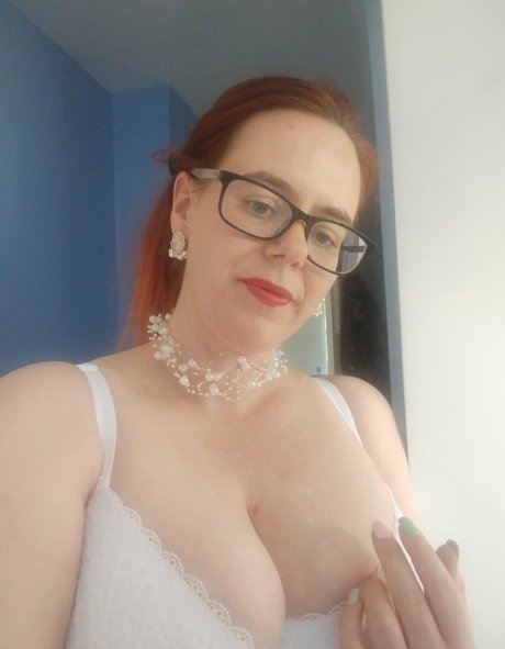 Alaston vuotanut OnlyFans-kuva Petitepantyhose