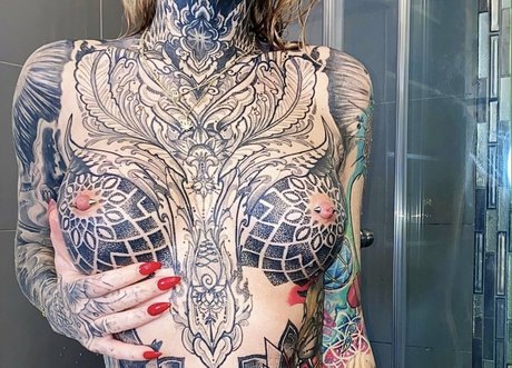 Alaston vuotanut OnlyFans-kuva Becky Holt