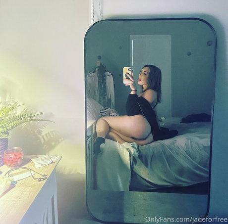 Alaston vuotanut OnlyFans-kuva Jadesfree
