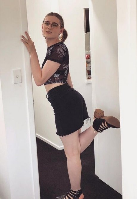 Naken lekkede OnlyFans-bilde av Alice In Wonder1and