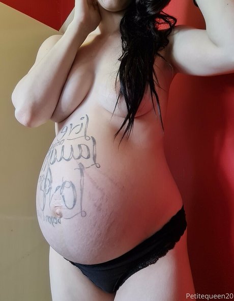 Foto desnuda filtrada de OnlyFans de Petitequeen200