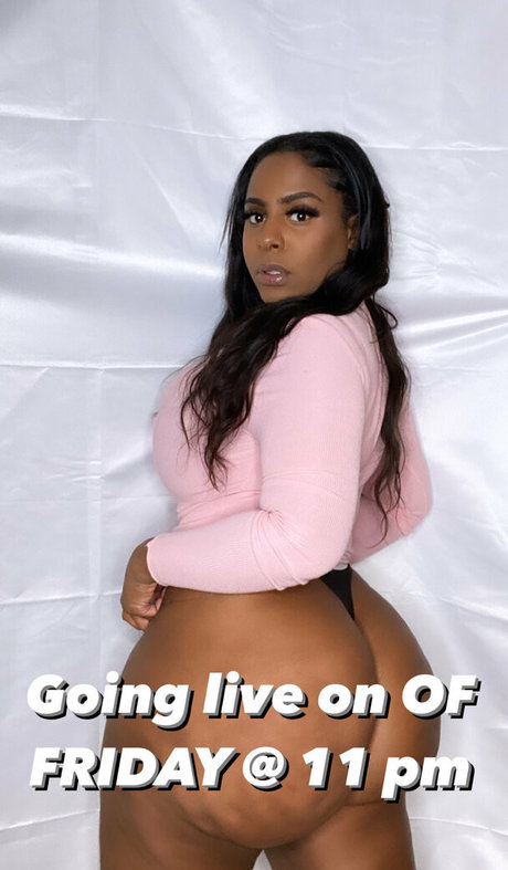 Nahá fotka uniklých OnlyFans od Fatassbaddie