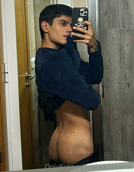 Nahá fotka uniklých OnlyFans od Aladdintwink
