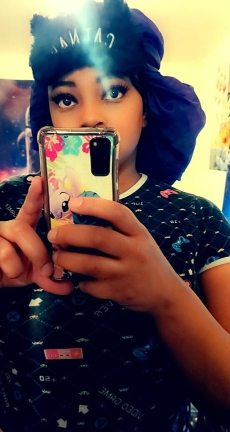 Naken läckt OnlyFans-bild av Chesshyluv