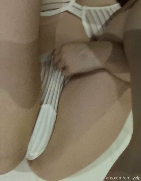 Обнаженная фотография утечки OnlyFans от Emilyvip