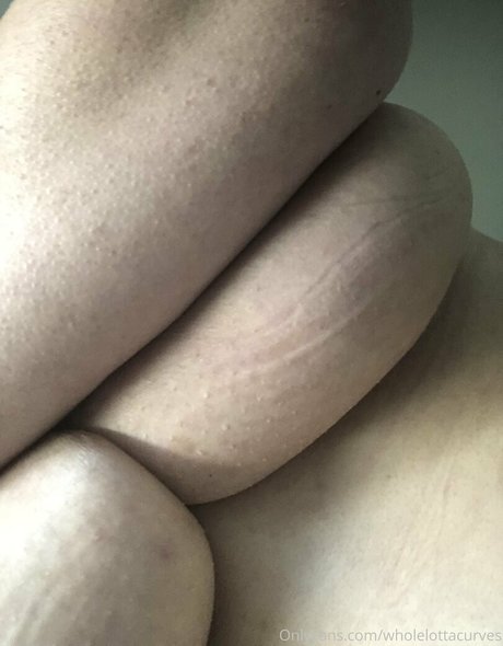 Naken läckt OnlyFans-bild av Wholelottacurves