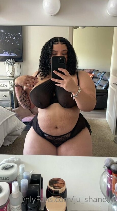 Nahá fotka uniklých OnlyFans od Jushanelle