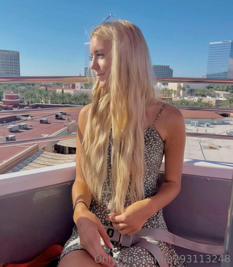 Naken läckt OnlyFans-bild av Ellamoorepls