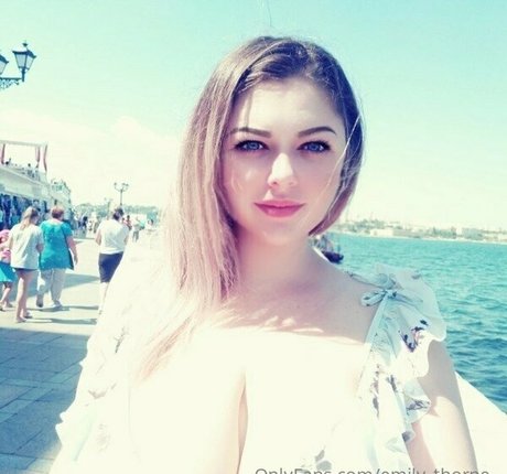 Alaston vuotanut OnlyFans-kuva Emilythorne