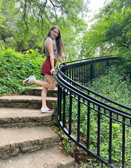 Alaston vuotanut OnlyFans-kuva Alicemarchfree