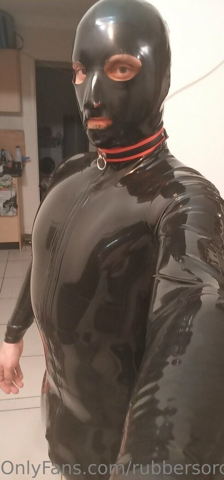 Naakte gelekte OnlyFans-foto van Rubbersorcerer