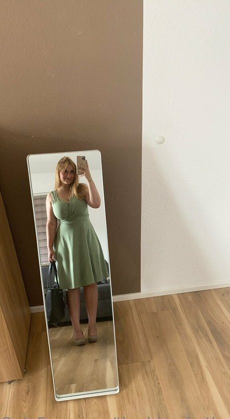 Nacktes geleaktes OnlyFans-Foto von Theblondethebrunette