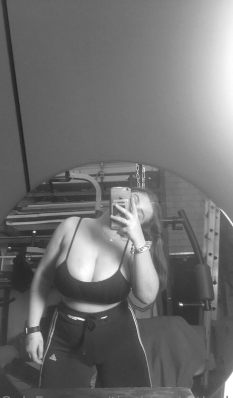 Naken läckt OnlyFans-bild av Theblondethebrunette