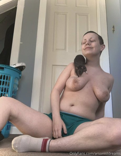 Naken lekkede OnlyFans-bilde av Arsonistdreams