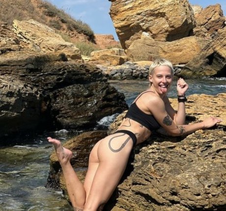 Nacktes geleaktes OnlyFans-Foto von Polinwagen
