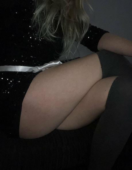 Naken läckt OnlyFans-bild av Robynsun